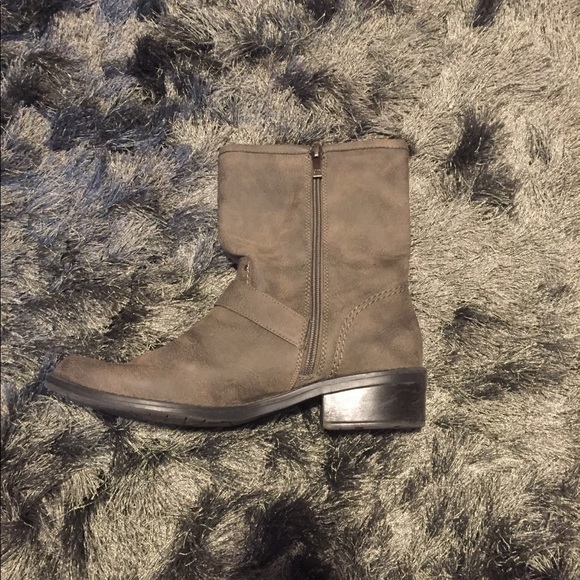 Grey Boots - Picture 3 of 4